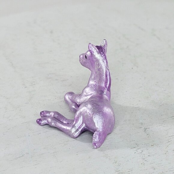 Breyer Stablemate Custom Purple Thoroughbred Lying Foal Horse - Picture 4 of 9